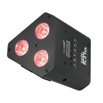 Equipamento de iluminação triangular preto com três luzes vermelhas