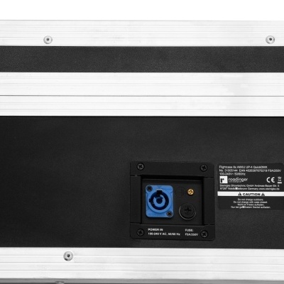 Painel de equipamento Roadinger preto com moldura metálica prateada e entradas de áudio