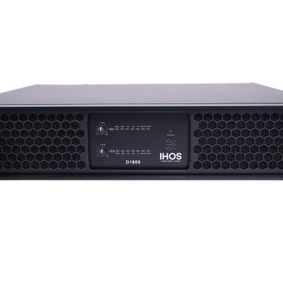 Amplificador de som profissional preto com grelha frontal e painel central