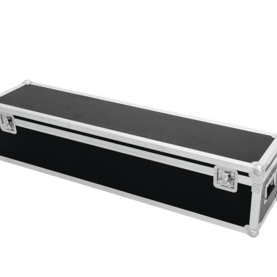 Mala de transporte preta retangular com estrutura metálica prateada