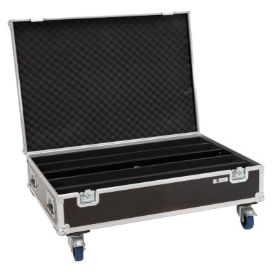 Mala de transporte preta com interior acolchoado e rodas azuis aberta