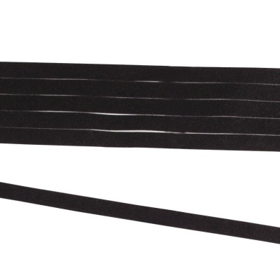 Tiras pretas de velcro.