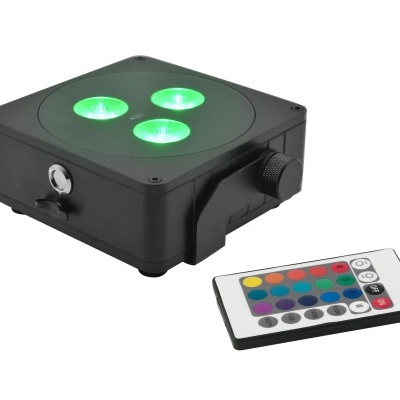 Luz LED preta quadrada com lentes verdes e comando remoto colorido