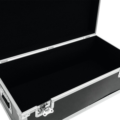 Mala de transporte preta com estrutura metálica e interior acolchoado