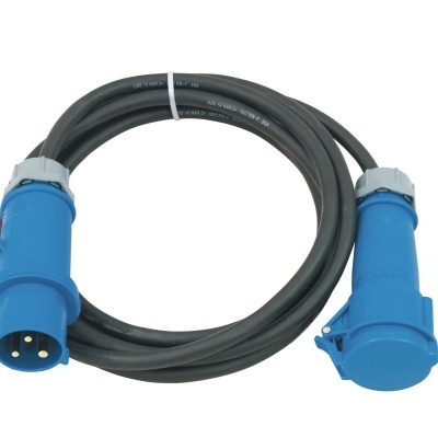 Cabo elétrico preto com pontas azuis de conexão