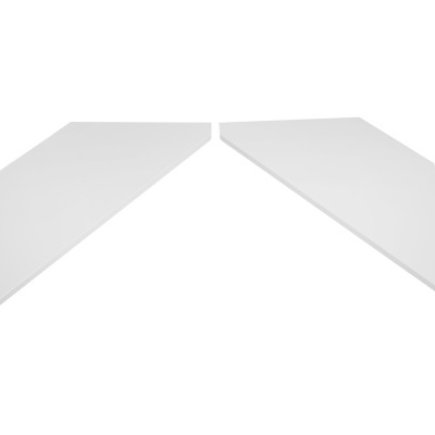 Duas placas brancas com cantos chanfrados lado a lado