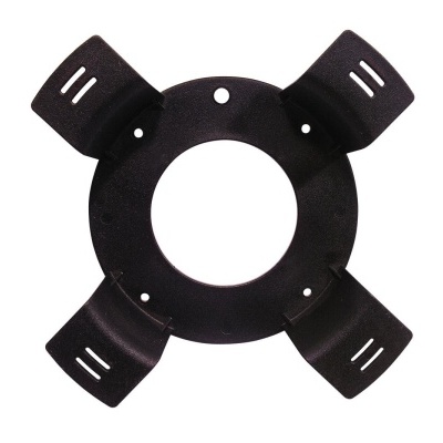 Peça metálica preta circular com quatro alças curvas e fendas retangulares