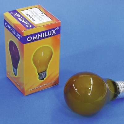 Lâmpada amarela e caixa do produto OMNILUX em fundo azul