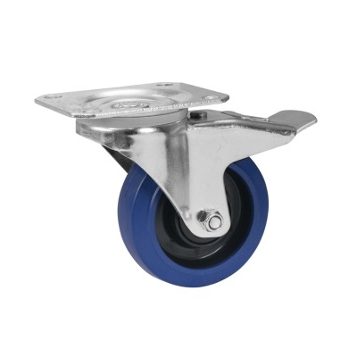 Rodízio para móveis com roda azul e suporte metálico prateado.