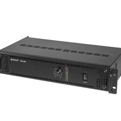 Amplificador de som profissional preto com botão, LEDs e interruptor