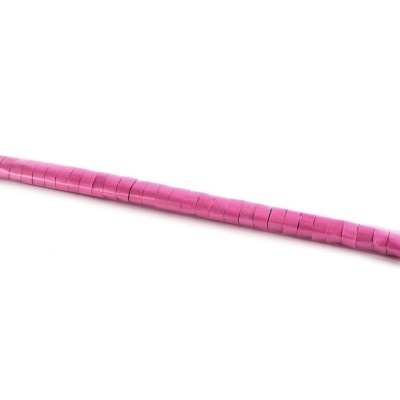 Lápis de cor rosa com corpo facetado