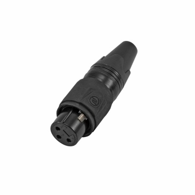 Conector XLR preto de 3 pinos em fundo branco