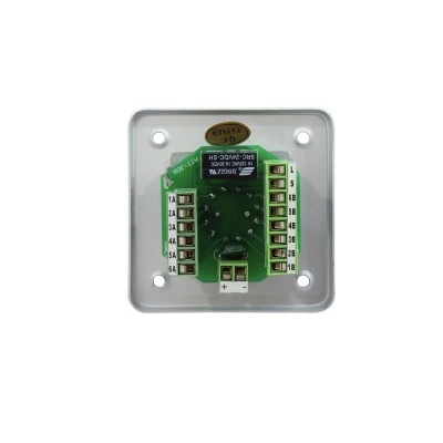 Placa eletrónica verde com conexões e etiquetas numeradas em moldura branca.