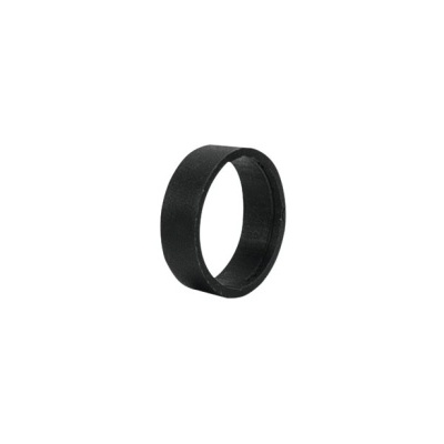 Anel preto simples em silicone ou borracha sobre fundo branco