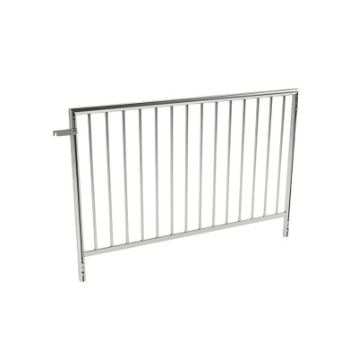 grade metálica prateada com barras verticais e suporte lateral