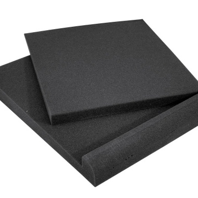 Painéis de espuma acústica preta sobre fundo branco