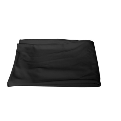 tecido preto dobrado sobre fundo branco