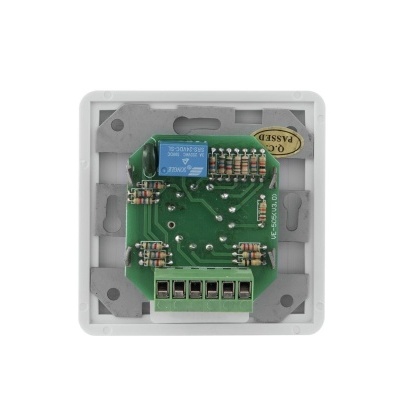 Interruptor ou painel de controlo elétrico com circuito impresso e terminais