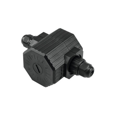 Conector elétrico preto em plástico com formato octogonal e extremidades rosqueadas