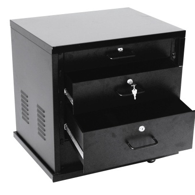 Caixa metálica preta com duas gavetas, uma aberta com chave
