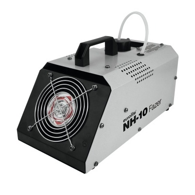 Máquina de nevoeiro na cor branca e preta com grelha frontal e pega preta