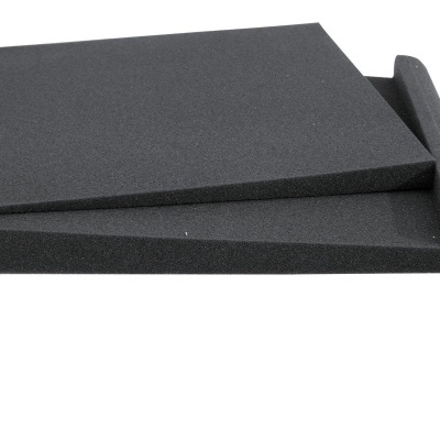 almofadas de espuma pretas de formas geométricas