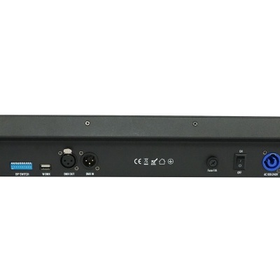 Aparelho eletrónico preto com portas USB, XLR, botão ON/OFF e conector DC IN 9V