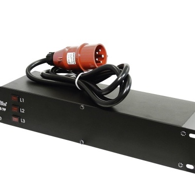 Suporte de metal preto com etiquetas L1, L2, L3 e cabo com ficha vermelha