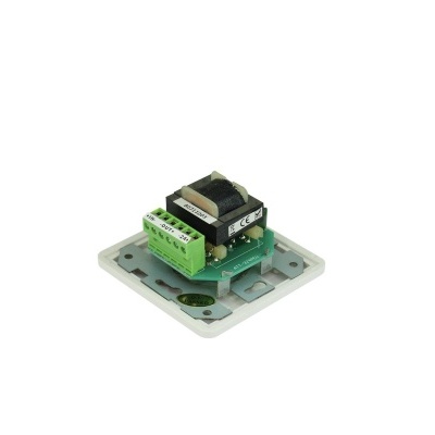 Transformador elétrico com conectores verdes numa base branca de plástico