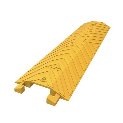 Rampa amarela antiderrapante de plástico com padrão de linhas em relevo