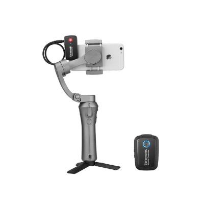 Estabilizador cinzento para smartphone com comando remoto preto e telemóvel branco