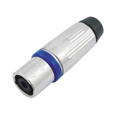 Conector de áudio metálico prateado com anel azul e ponta preta