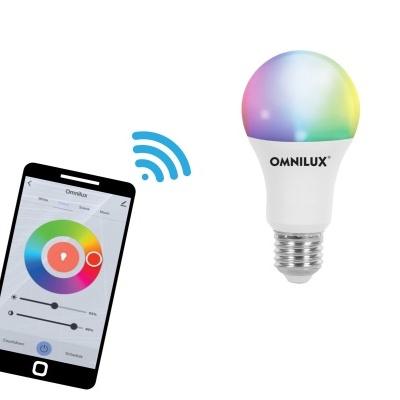 Lâmpada LED colorida OMNILUX e smartphone com app de controlo de cor