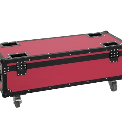 Mala de transporte vermelha com reforços pretos e rodas