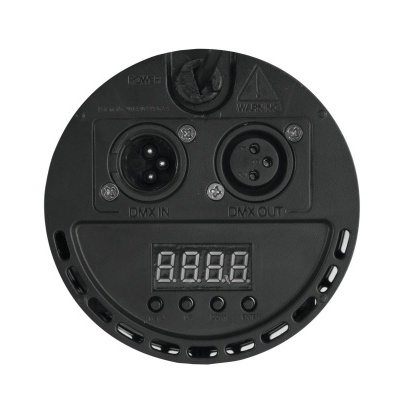 Vista traseira de equipamento eletrónico preto com portas DMX e ecrã digital.
