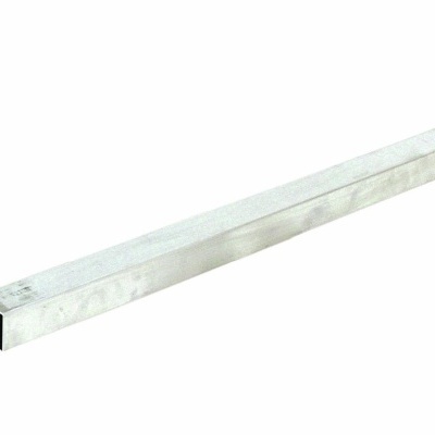 Barra metálica prateada com pontas pretas