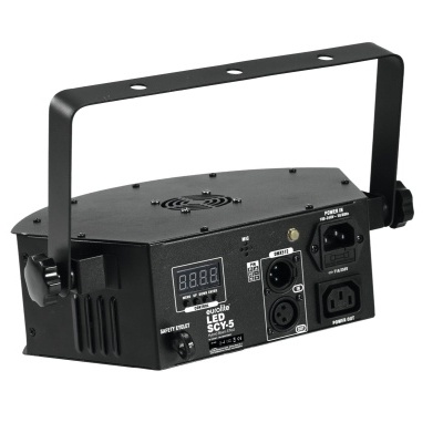 Aparelho LED SCL-6 preto com conectores e display digital sobre fundo branco