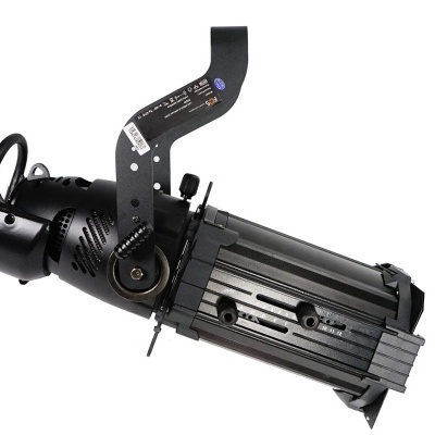 Projetor de iluminação teatral preto em metal com suporte e etiqueta