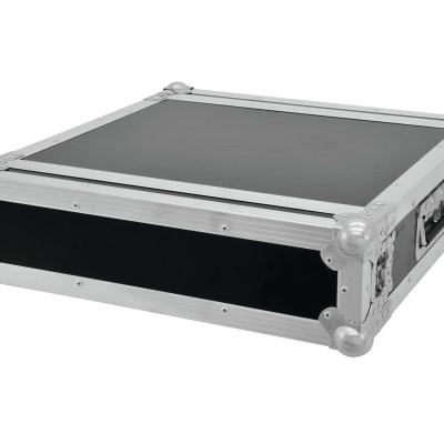 Mala de transporte retangular com estrutura metálica prateada e painéis pretos