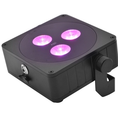 Dispositivo preto com luzes LED roxas e suporte ajustável