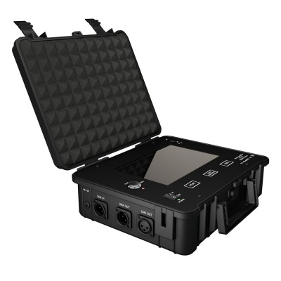 Mala preta dura com painel de controlo e conectores XLR