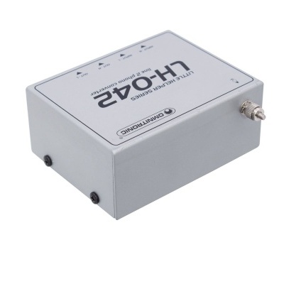 Dispositivo eletrônico retangular cinza com texto LH-042