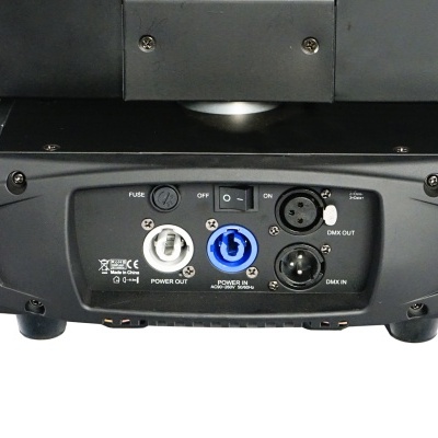 Parte traseira de equipamento de iluminação profissional com conectores e botões