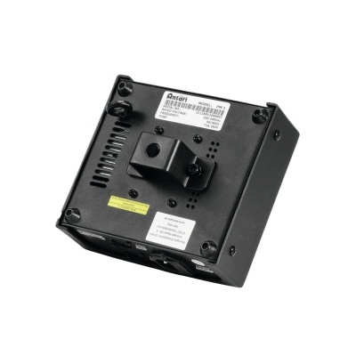 Dispositivo eletrônico preto com etiquetas visíveis e suporte quadrado