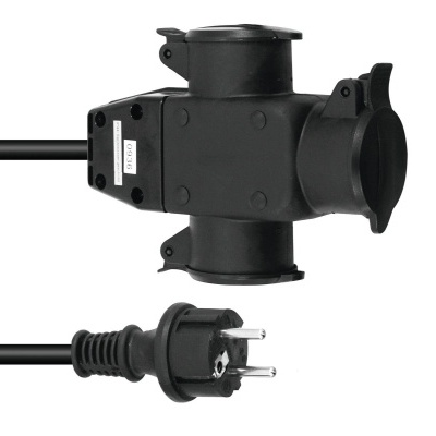 Extensão elétrica preta com três tomadas e plugue europeu