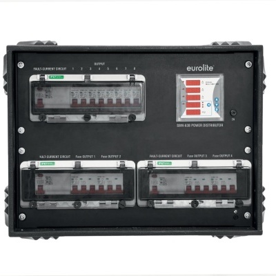 Painel de distribuição elétrica Eurolite com três disjuntores em caixa preta
