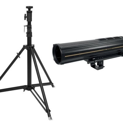 Tripé preto metálico e refletor preto alongado com detalhes em dourado