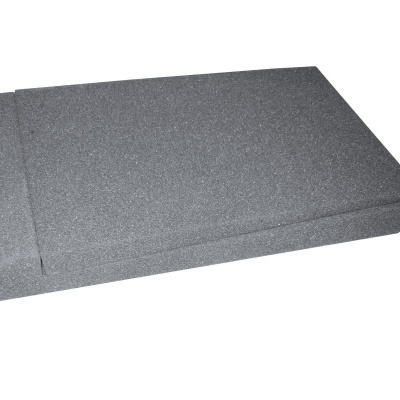 Colchão cinzento rectangular com extremidade arredondada