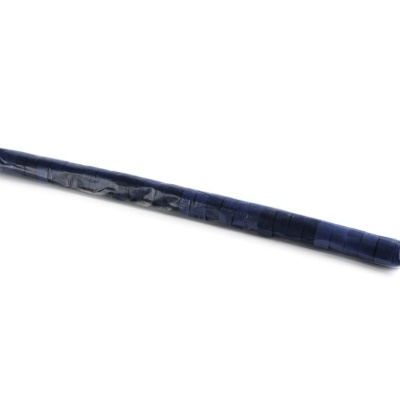 Vareta longa coberta por película plástica azul escuro com textura enrugada