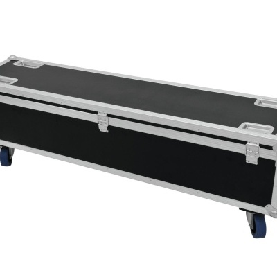 Caixa de transporte preta com moldura metálica e rodas azuis